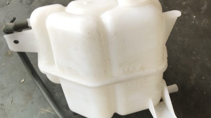 Navara Radyatör Yedek Su Bidonu Navara Radyatör Yedek Su Bidonu