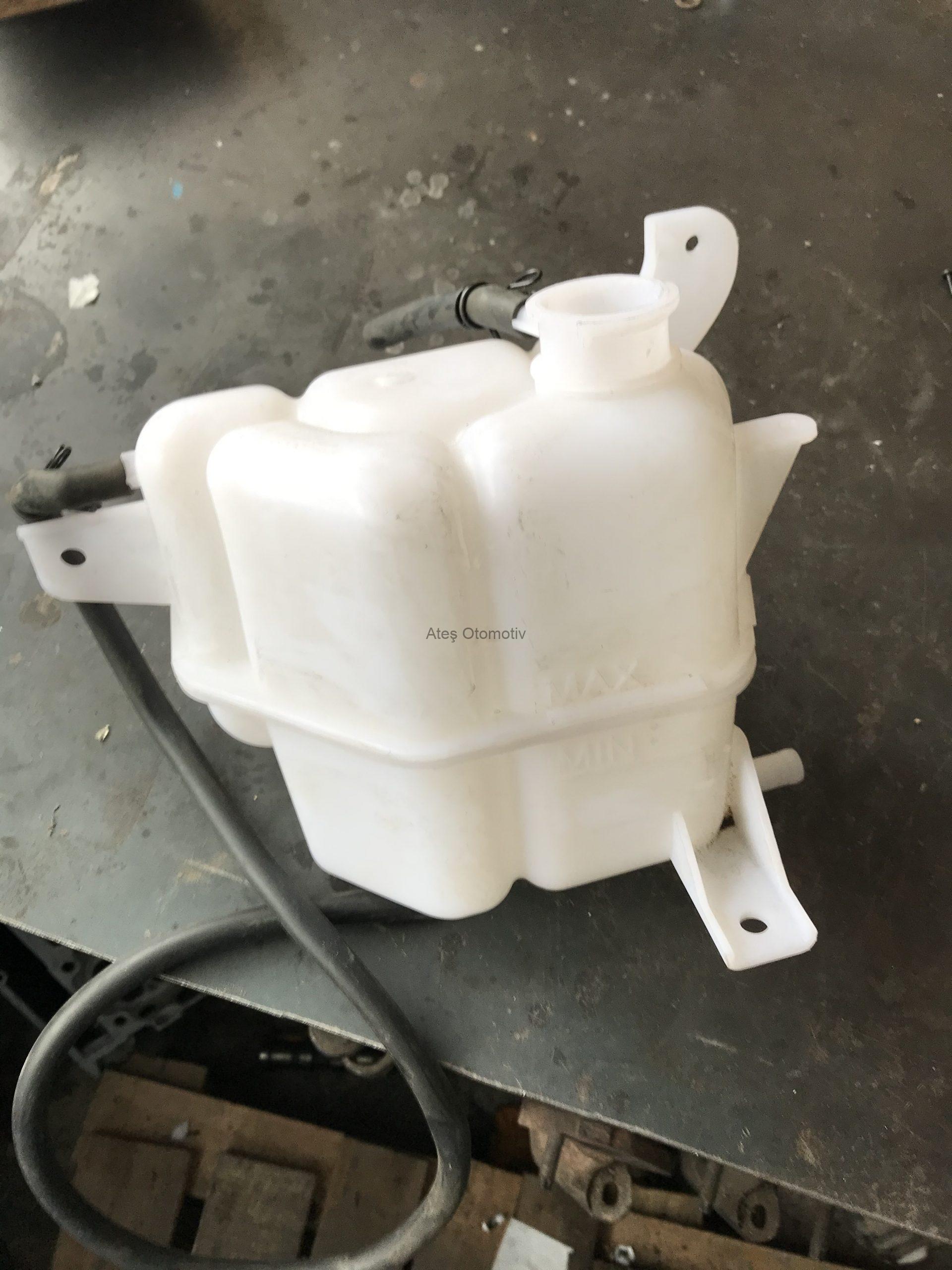 Navara Radyatör Yedek Su Bidonu Navara Radyatör Yedek Su Bidonu
