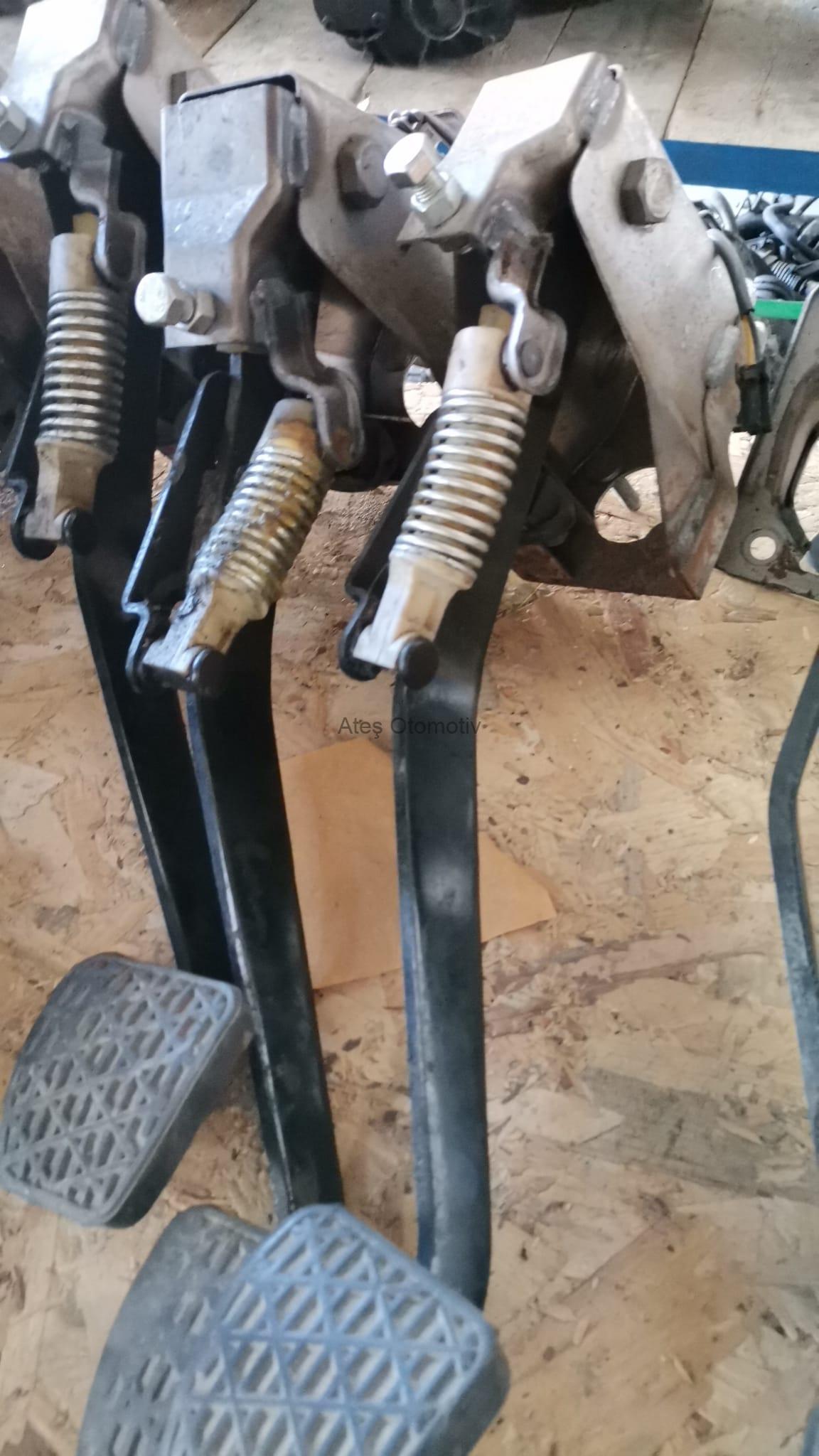 Korando Sports Fren Pedalı Korando Sports Fren Pedalı