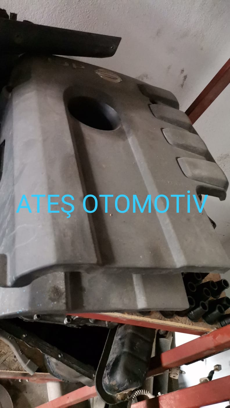 Nissan Navara Çıkma Motor Üst Plastiği Nissan Navara Çıkma Motor Üst Plastiği