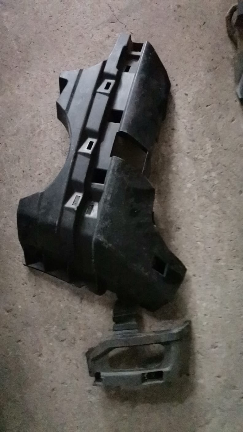 Nissan Navara Çıkma Ön Tampon Braketi Nissan Navara Çıkma Ön Tampon Braketi