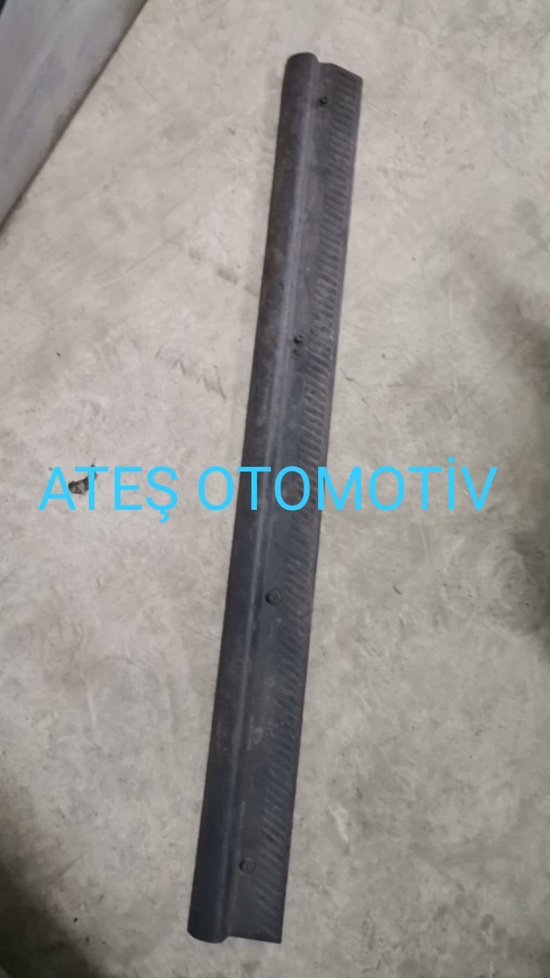 Nissan Skystar Çıkma İç Kapı Basamak Plastiği Nissan Skystar Çıkma İç Kapı Basamak Plastiği