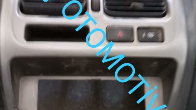 Nissan Skystar Orta Konsol Çerçevesi Nissan Skystar Orta Konsol Çerçevesi
