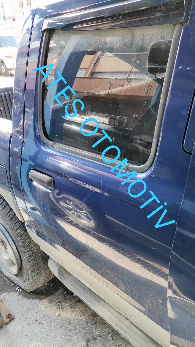 Nissan Skystar Sağ Arka Kapı Nissan Skystar Sağ Arka Kapı